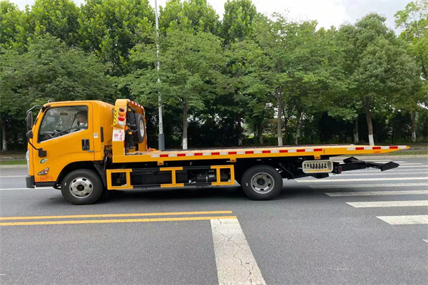 青岛市胶南市汽车搭电送油_青岛市胶南市汽车补胎救援 